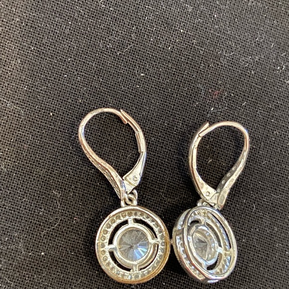 Beautiful earrings new - Picture 2 of 2